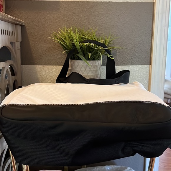 Vans Construct bag. White and black. Can hold a skateboard through the back. NWT - Picture 14 of 16